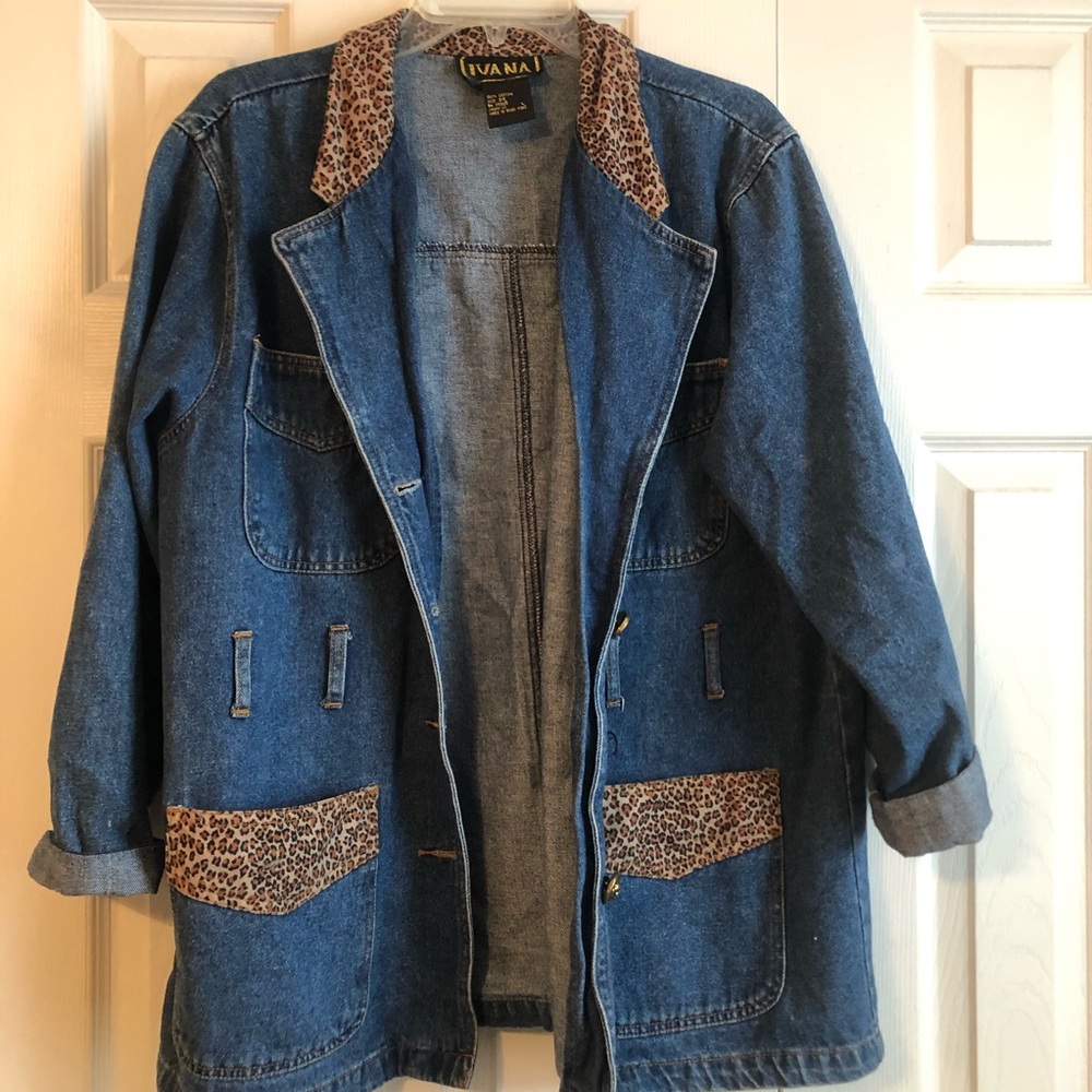 Cheetah print collared jean jacket.